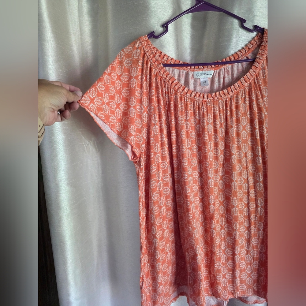 Jessica Simpson Coral Patterned Women's Top - Picture 2 of 3